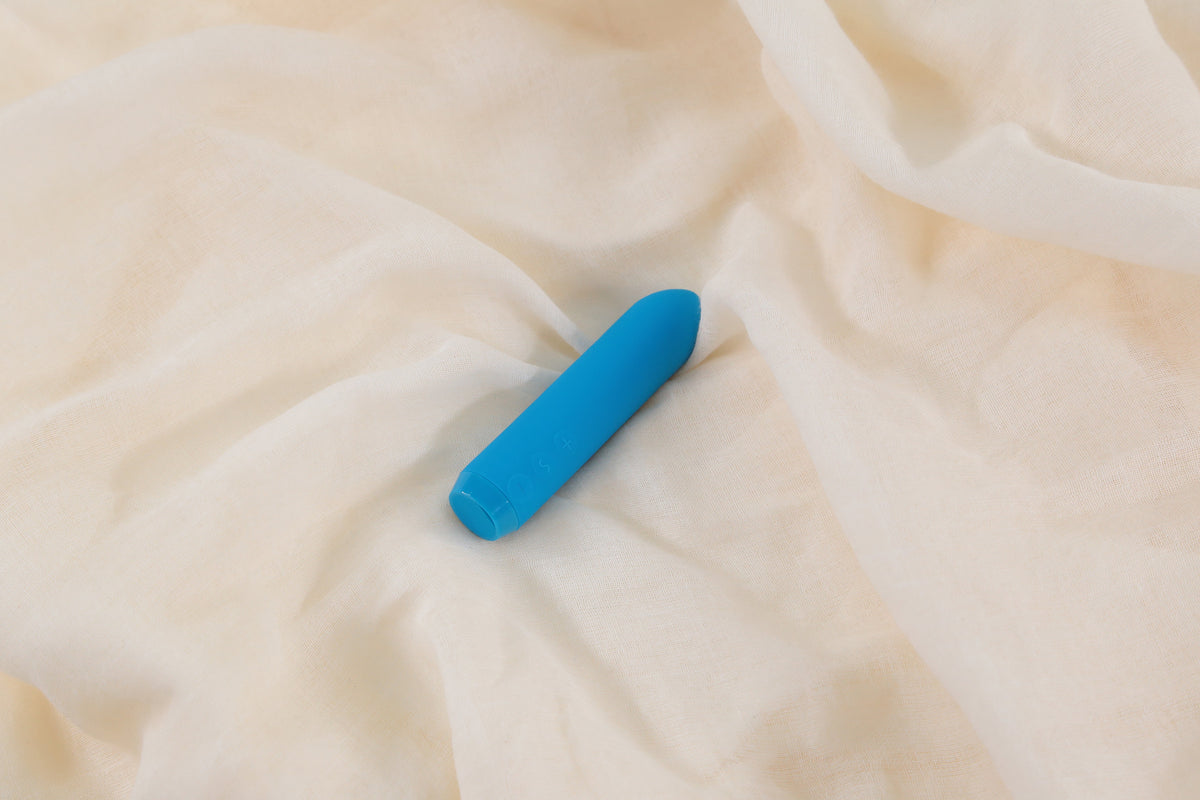 Je Joue Classic Bullet Vibrator Rechargeable Silicone with Finger Sleeve Teal